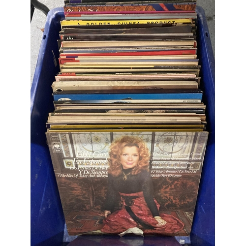 92 - A QUANTITY OF 33RPM VINYL RECORDS TO INCLUDE SHIRLEY BASSEY, SLIM WHITMAN, JIM REEVES, ENGELBERT HUM... 