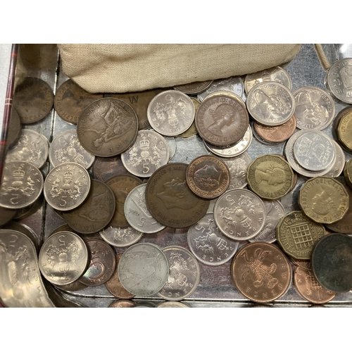 93 - A QUANTITY OF COINAGE TO INCLUDE THREEPENNY BITS, COMMEMORATIVE CROWNS, ETC