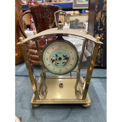 142 - A QUANTITY OF VINTAGE CLOCKS TO INCLUDE TWO ANNIVERSARY IN DOMES, MANTLE CLOCKS, A BAROMETER, ETC, S... 