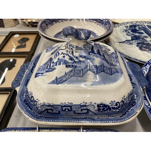 147 - A QUANTITY OF BLUE AND WHITE POTTERY TO INCLUDE WILLOW PATTERN PLATES, BOWLS AND TUREEN, A WALL PLAQ... 