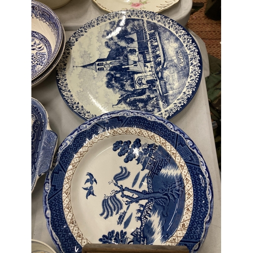 147 - A QUANTITY OF BLUE AND WHITE POTTERY TO INCLUDE WILLOW PATTERN PLATES, BOWLS AND TUREEN, A WALL PLAQ... 
