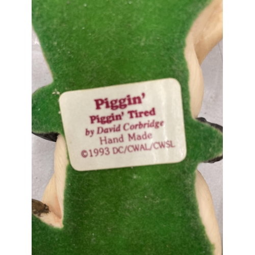 150 - A COLLECTION OF PIGGIN' FIGURES TO INCLUDE PIGGIN' TIRED, PIGGIN' FREEDOM, PIGGIN' LOVE, ETC - 11 IN... 