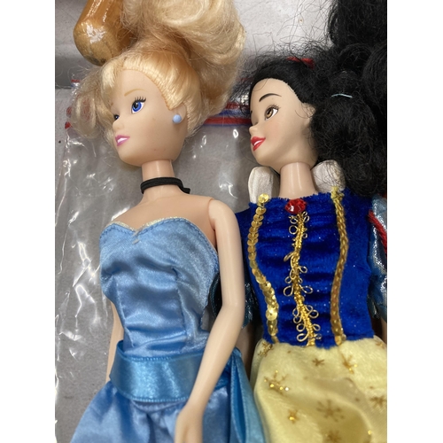 152 - FOUR DISNEY DOLLS TO INCLUDE SNOW WHITE, PRINCE CHARMING