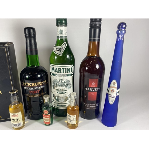 403 - A LARGE MIXED LOT - 2 X MARTINIS, MUMM COGNAC, MINIATURES ETC