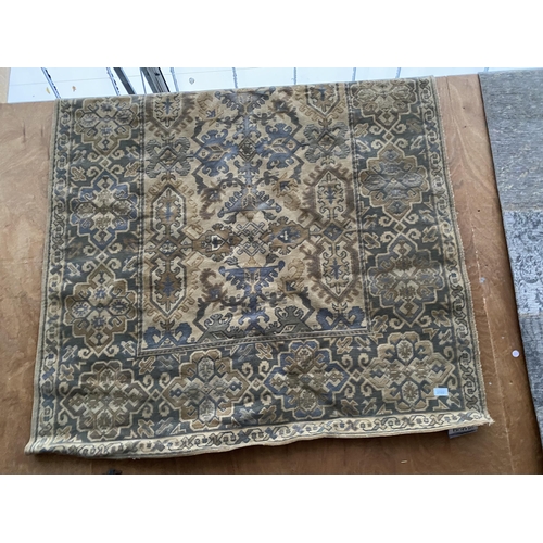 2192 - A LARGE DECORATIVE PATTERNED RUG