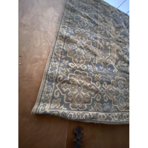 2192 - A LARGE DECORATIVE PATTERNED RUG