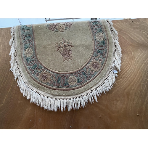 2197 - A CREAM PATTERNED OVAL FRINGED RUG