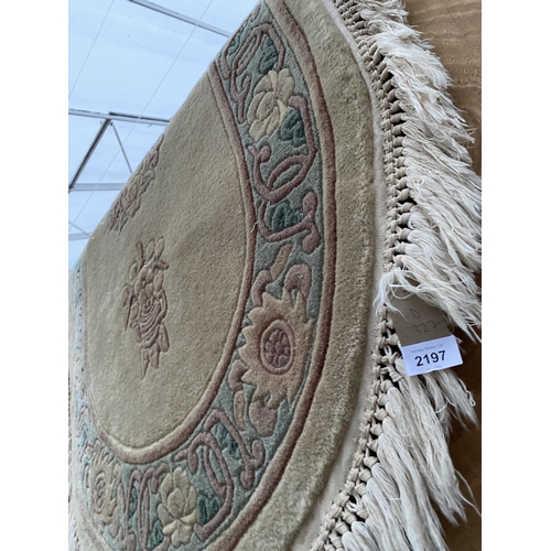 2197 - A CREAM PATTERNED OVAL FRINGED RUG