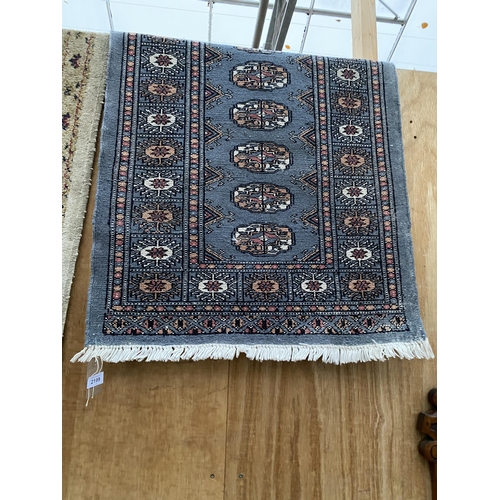 2199 - A SMALL BLUE PATTERNED FRINGED RUG