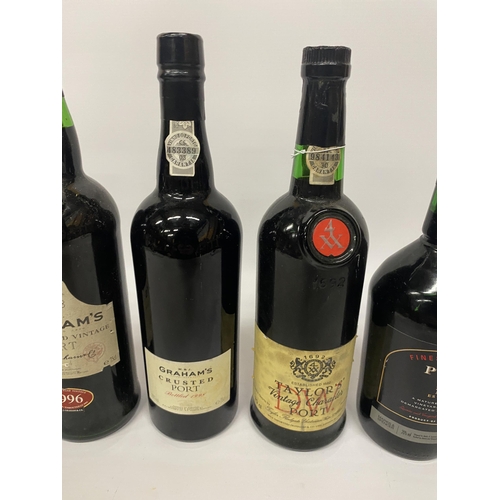 527 - 5 X MIXED PORTS - GRAHAM'S LATE BOTTLED VINTAGE 1996, FINEST RESERVE PORT, GRAHAM'S 1998 CRUSTED POR... 