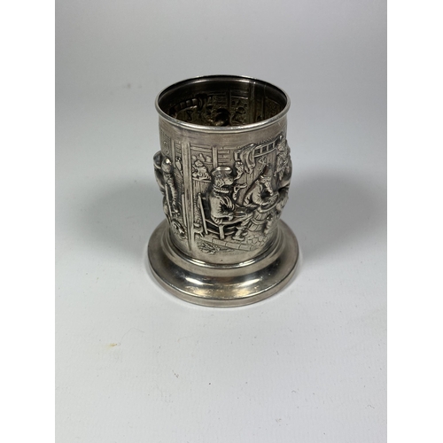 17 - A TESTED SILVER, POSSIBLY DUTCH, BEAKER ON STAND WITH A DESIGN OF A COOPERSMITH, WEIGHT 78G