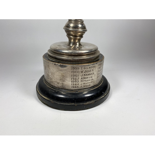 33 - A GEORGE V SILVER TROPHY CUP, HALLMARKS FOR WAKELY & WHEELER, LONDON, 1927, INSCRIBED BRITISH LEGION... 