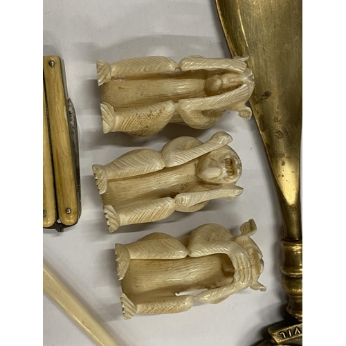 50 - A SET OF THREE BONE SEE NO, HEAR NO, SPEAK NO EVIL MONKEYS, BONE PENKNIFE, HAMMER AND BRASS SHOE HOR... 