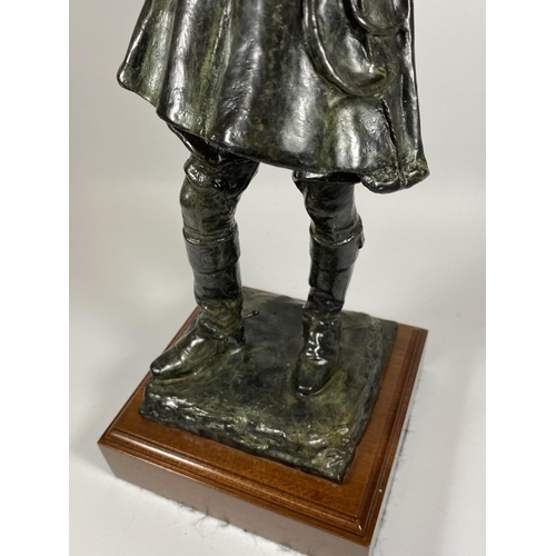 66 - EDWIN WHITNEY SMITH (1880-1952) - A LARGE PATINATED BRONZE MODEL OF A HUNTSMAN ON WOODEN PLINTH BASE... 