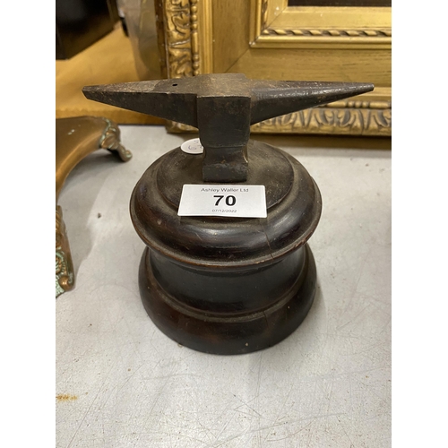 70 - A METAL MINIATURE ANVIL ON WOODEN BASE