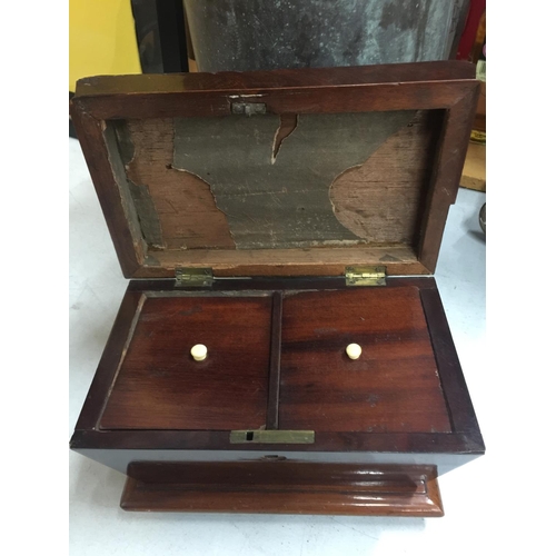 106 - A GEORGIAN MAHOGANY TEA CADDY WITH LIDDED INTERIOR