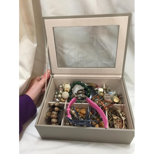 130 - A BOX CONTAINING A QUANTITY OF COSTUME JEWELLERY TO INCLUDE BEADS, NECKLACES, BRACELETS, RINGS, EARR... 