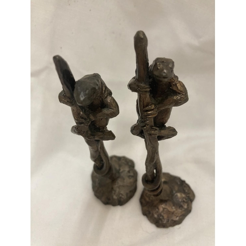 161 - A PAIR OF PAUL JENKINS BRONZE LIZARDS HEIGHT 13.5CM