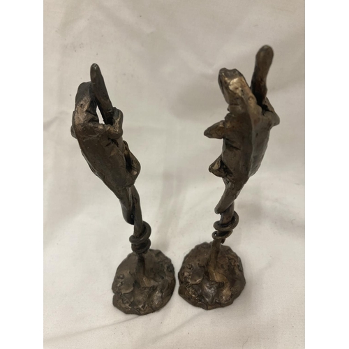 161 - A PAIR OF PAUL JENKINS BRONZE LIZARDS HEIGHT 13.5CM