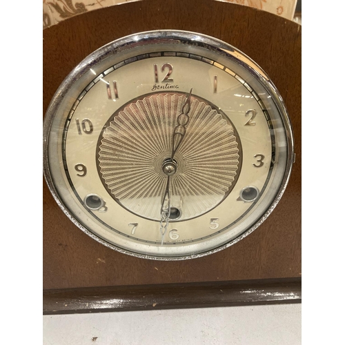 174 - A VINTAGE MAHOGANY CASED BENTIMA MANTLE CLOCK COMPLETE WITH PENDULUM AND KEY