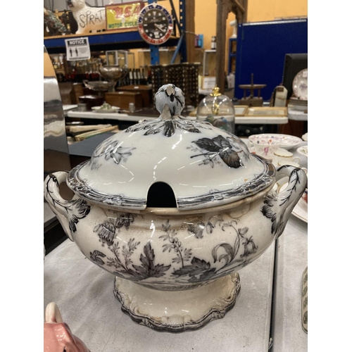 179 - A LARGE VICTORIAN STYLE URN WITH LEAF DECORATION AND A FLORAL VASE