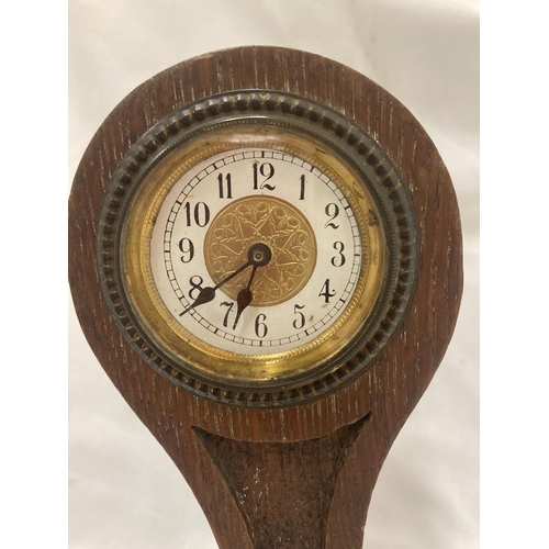 194 - A MAHOGANY VINTAGE MANTLE CLOCK HEIGHT 23CM