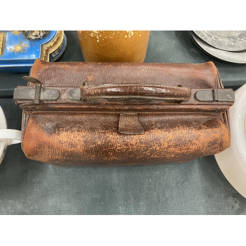 203 - A LEATHER COLLAR BOX AND A GLADSTONE BAG