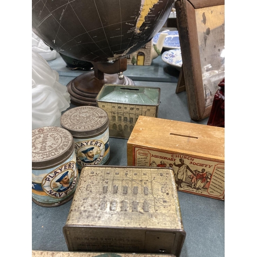 206 - A QUANTITY OF VINTAGE TIN MONEY BOXES TO INCLUDE HOUSES, BOOKS, ETC PLUS A WOODEN CHURCH COLLECTION ... 