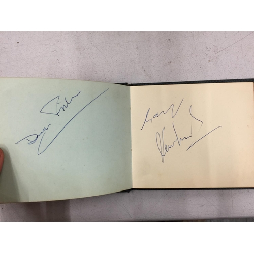 233 - A 1960'S MANCHESTER CITY AUTOGRAPH BOOK