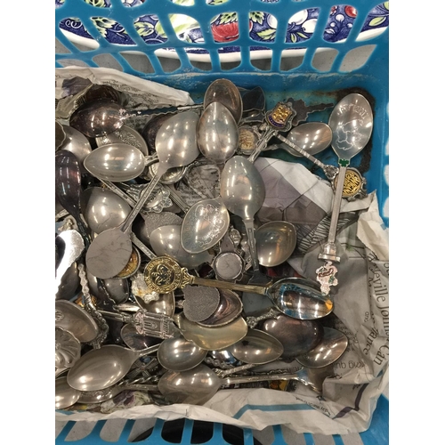 235 - A LARGE COLLECTION OF SOUVENIR TEASPOONS