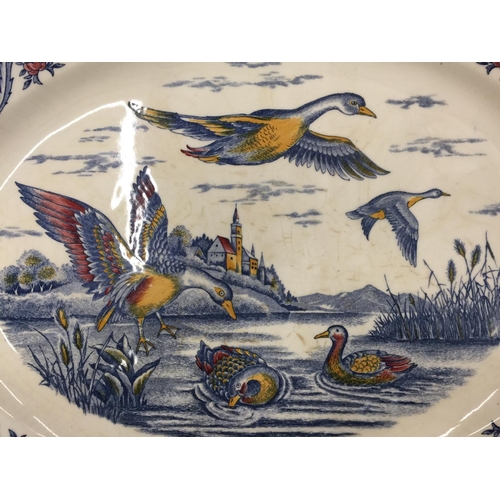 236 - A LARGE OVAL VINTAGE PLATTER DECORATION OF DUCKS IN FLIGHT DIAMETER 46CM