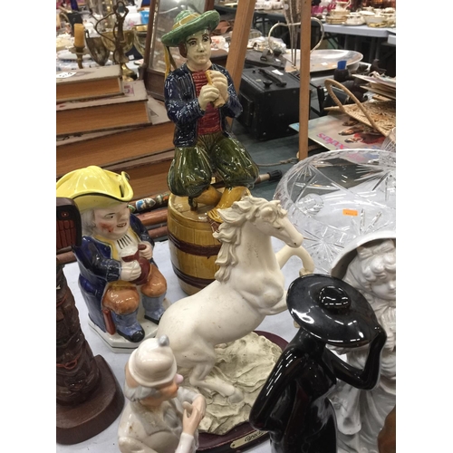 262 - A QUANTITY OF CERAMIC ITEMS TO INCLUDE FIGURINES, ETC