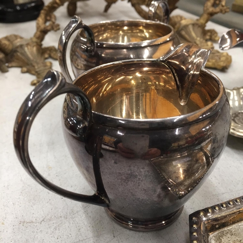 271 - A QUANTITY OF SILVER PLATED ITEMS TO INCLUDE A CREAM JUG, SUGAR BOWL, SAUCE BOAT, ASHTRAY, TRIANGULA... 