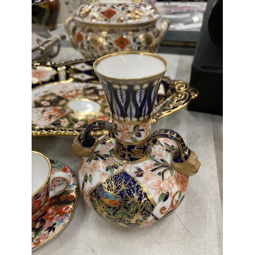 282 - A QUANTITY OF CROWN DERBY ITEMS TO INCLUDE A CUP AND SAUCER, VASES, TRINKET DISH TUREEN AND BOWL - A... 