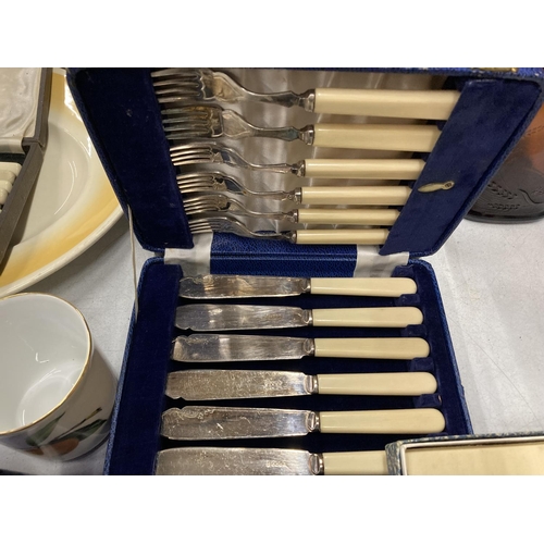 296 - A QUANTITY OF VINTAGE BOXED FLATWARE TO INCLUDE KNIVES, SPOONS, SERVING SPOONS, TONGS, ETC