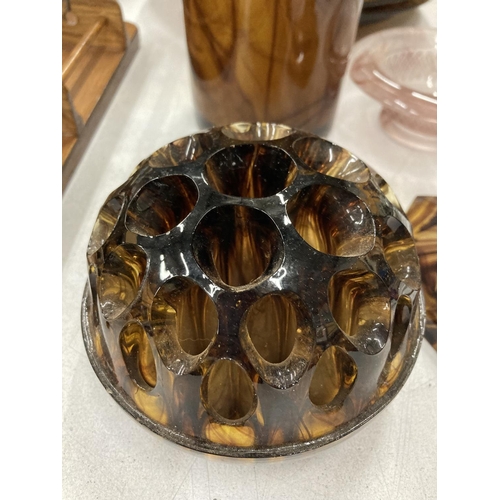 299 - A QUANTITY AMBER CLOUD GLASSWARE TO INCLUDE PLATES, A FROG, CANDLESTICK, VASE, ETC