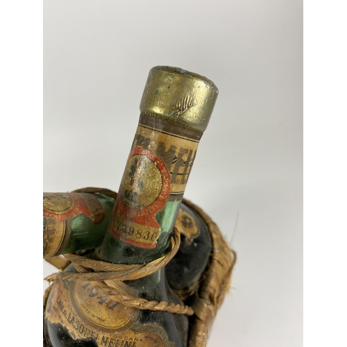 400A - A RARE 1947 CHIANTI TWIN RED / WHITE WINE BOTTLE IN BAMBOO HOLDER