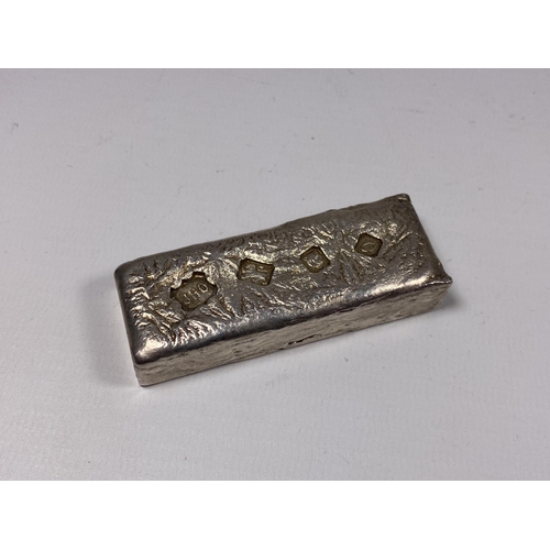 923 - A SILVER INGOT BAR, HALLMARKS FOR JOHN HENRY ODELL, LONDON, 1969, WEIGHT 227G