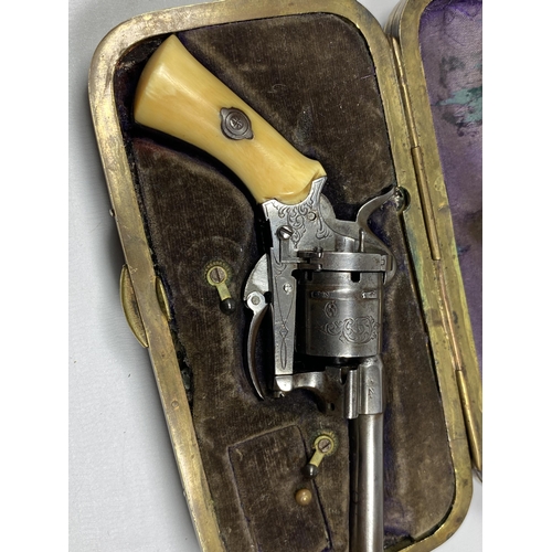 94 - A RARE MID 19TH CENTURY TWIN SECTION GAMBLERS CASE CONTAINING A SIX SHOT PIN FIRE REVOLVER, LENGTH O... 