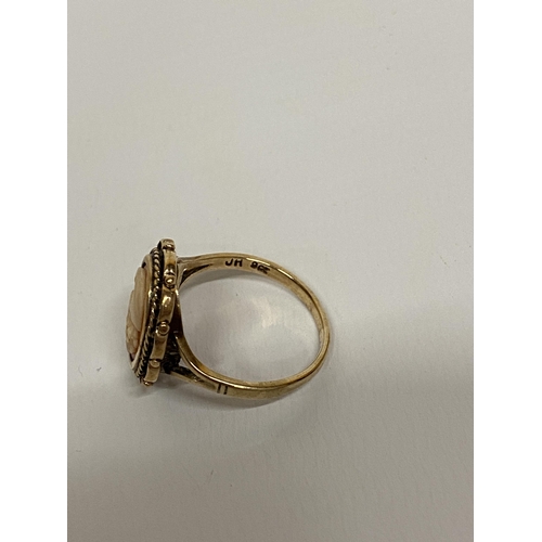 66 - A BOXED 9CT YELLOW GOLD CAMEO RING, SIZE R/S, WEIGHT 3.76G