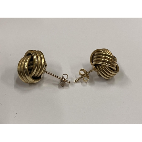 11 - A BOXED PAIR OF 9CT YELLOW GOLD KNOT DESIGN EARRINGS, WEIGHT 3.67G