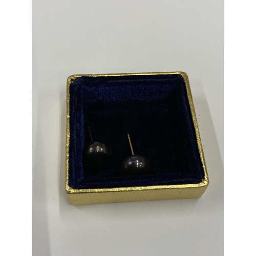 17 - A PAIR OF 9CT YELLOW GOLD EARRINGS, (MISSING BACKS)