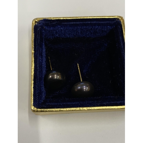 17 - A PAIR OF 9CT YELLOW GOLD EARRINGS, (MISSING BACKS)