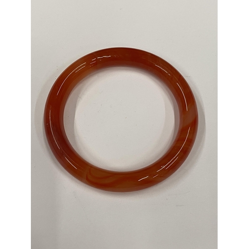 25 - A JADE STYLE ORANGE BANGLE