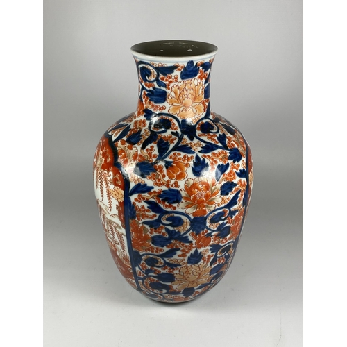 387 - A LARGE JAPANESE MEIJI PERIOD (1868-1912) IMARI OVOID FORM VASE, HEIGHT 35CM