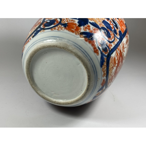 387 - A LARGE JAPANESE MEIJI PERIOD (1868-1912) IMARI OVOID FORM VASE, HEIGHT 35CM