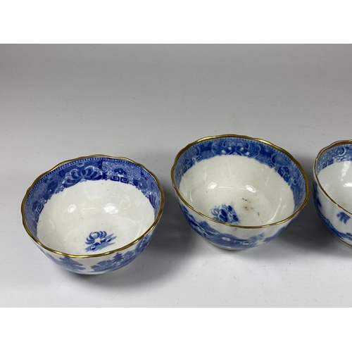 391 - FOUR 19TH CENTURY CHINESE QING EXPORT PORCELAIN CANTON BLUE & WHITE TEA BOWLS, DIAMETER 9CM