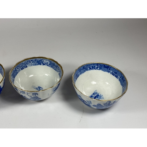 391 - FOUR 19TH CENTURY CHINESE QING EXPORT PORCELAIN CANTON BLUE & WHITE TEA BOWLS, DIAMETER 9CM