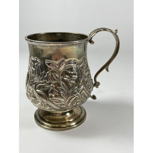 15 - A GEORGE IV SILVER CHRISTENING MUG, HALLMARKS FOR LONDON 1830, MAKERS MARK 'E.H', HEIGHT 10CM, WEIGH... 