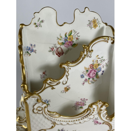 25 - AN EARLY 20TH CENTURY T GOODE & CO COPELAND PORCELAIN DRESSING TABLE STAND / TIDY, (A/F), HEIGHT 26C... 